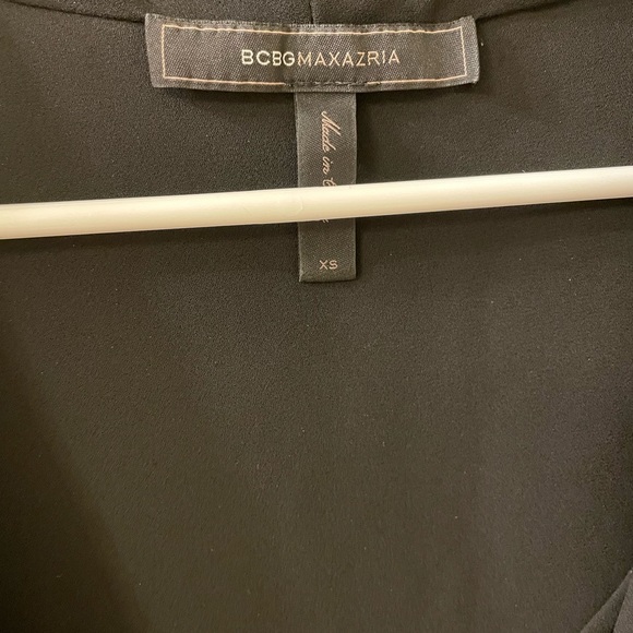 BCBGMaxazria Black Sleeveless Asymmetrical Hem Top sz XS - Picture 6 of 7